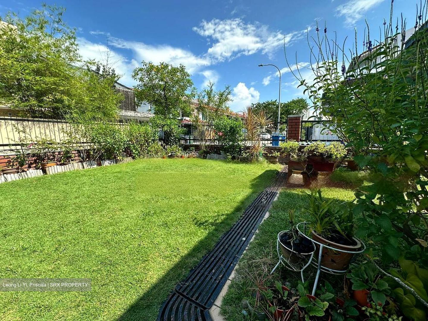 Golden Hill Estate (D19), Terrace #460081551